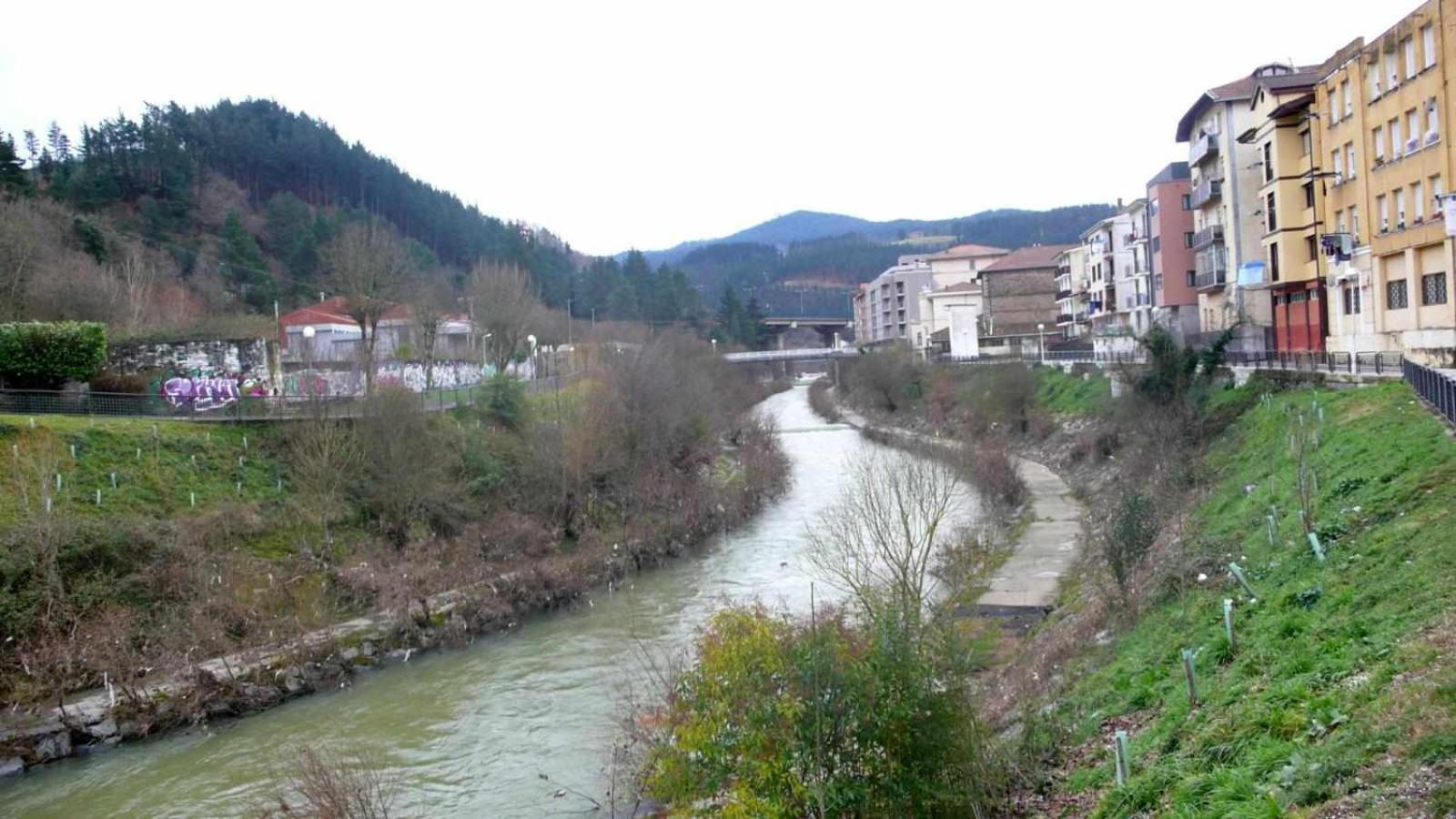 ウガオ＝ミラバリェスPiso Rio Nervion 15 Minutos Bilbaoアパートメント エクステリア 写真